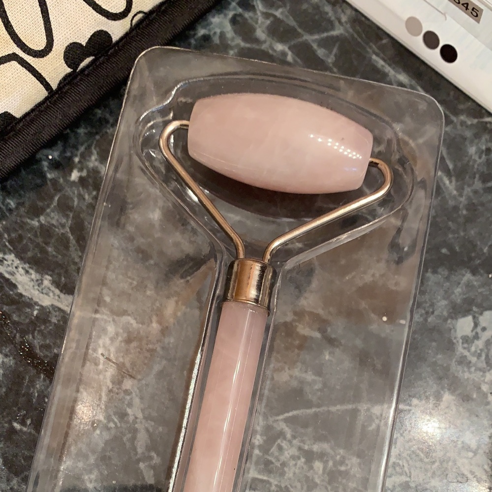 Rose quartz roller